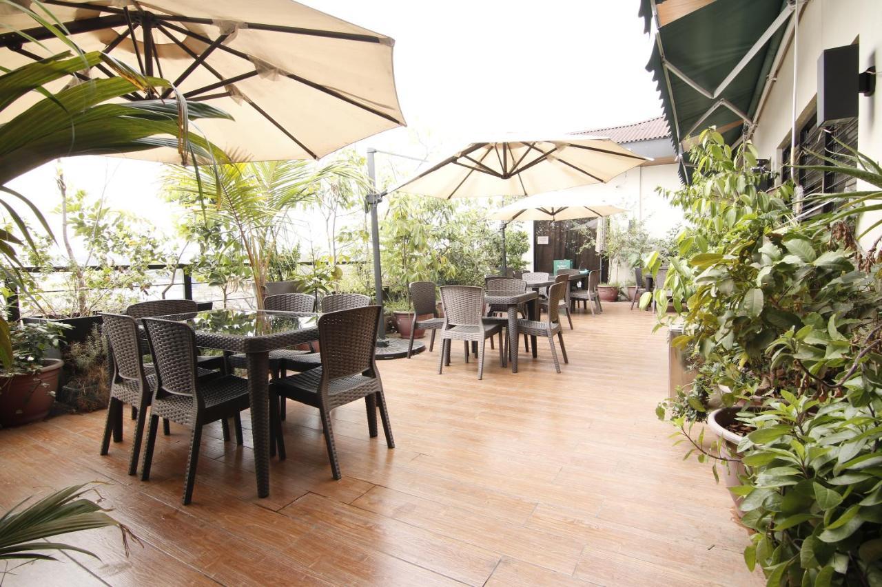 Spiral Suites Hotel Quezon City Exteriör bild